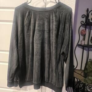 Woman's Black Long Sleeve Sweatshirt